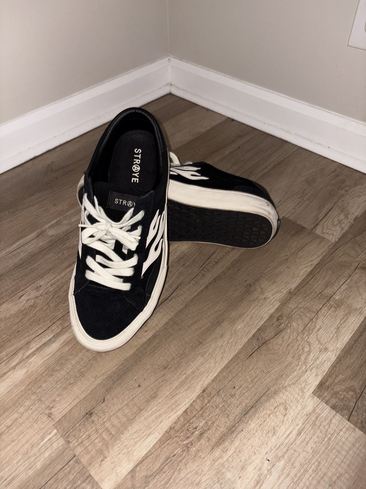 STRAYE Straye Low Top Sneakers Size US 13 / EU 46 - 1 Thumbnail