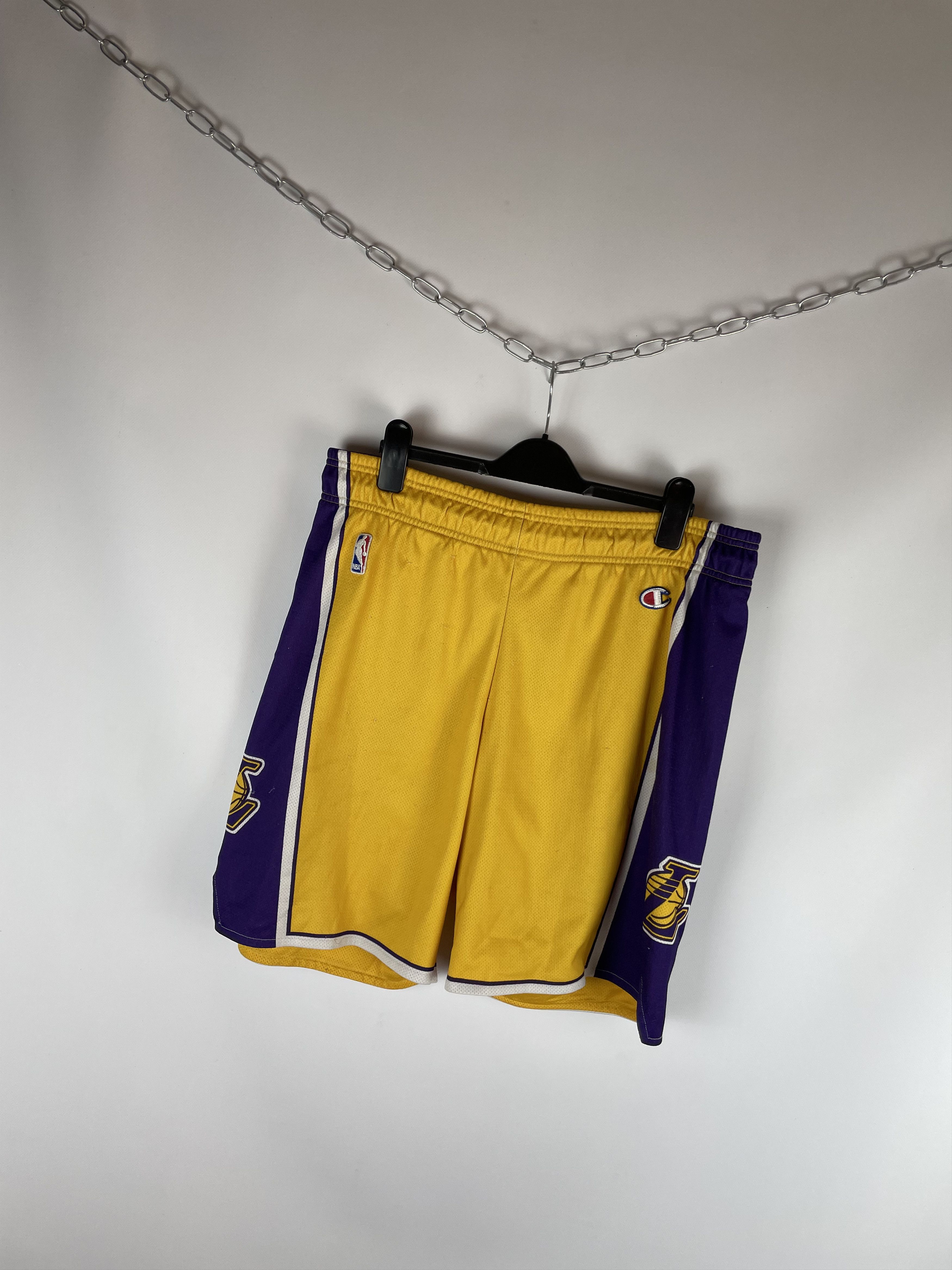 Champion Vintage Champion Lakers Shorts Size US 34 / EU 50 - 2 Thumbnail