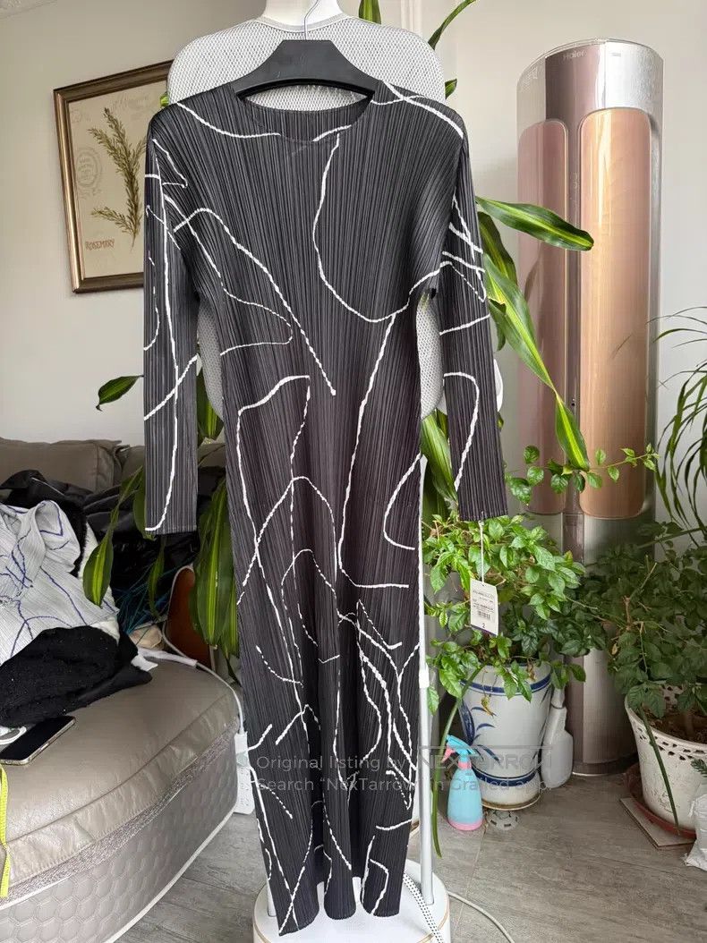 Issey Miyake Issey Miyake Black Spring Texture Dress Size M / US 6-8 / IT 42-44 - 1 Thumbnail