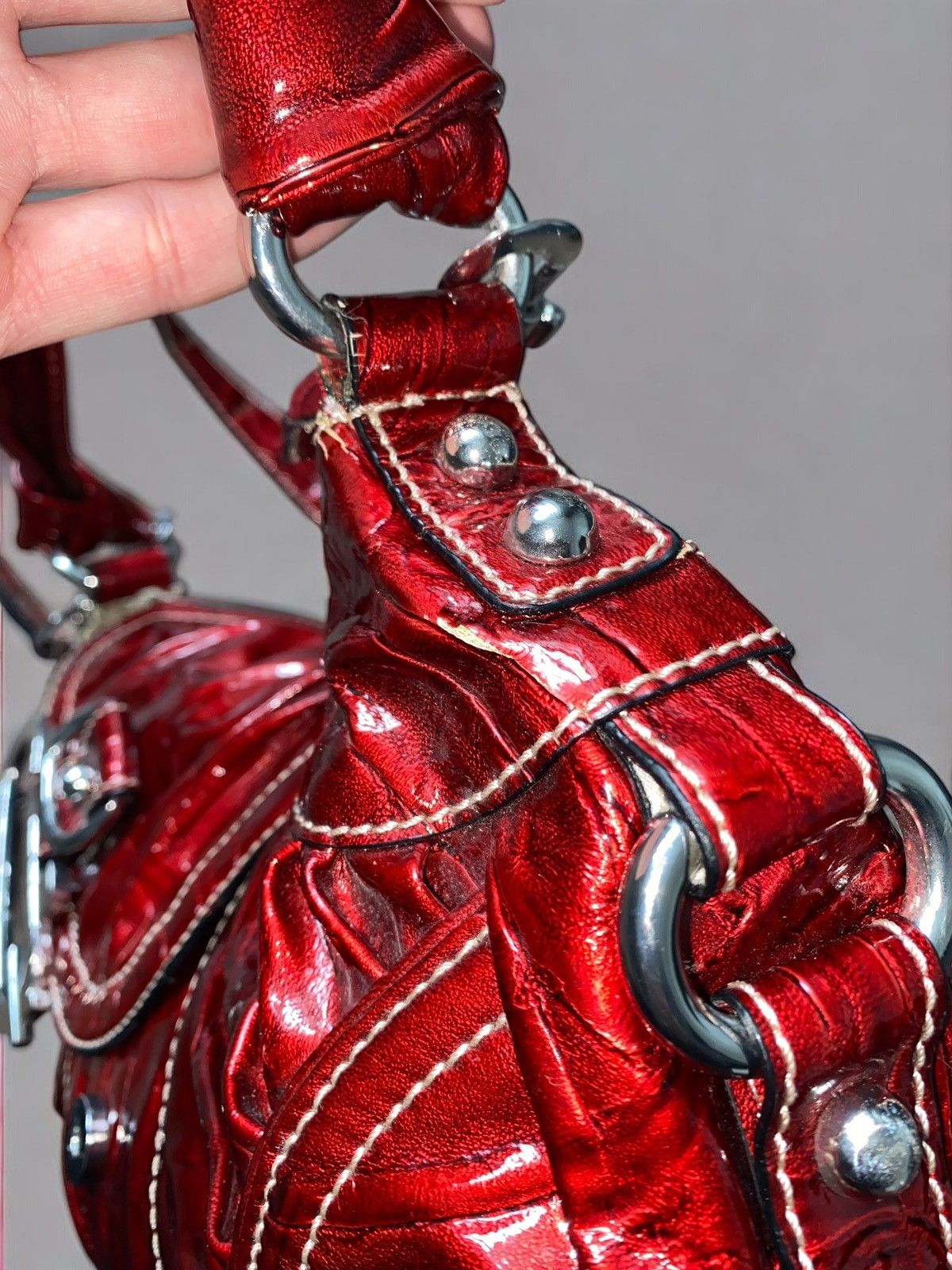 Guess 🔥 Y2K GUESS RED PATENT LOGO BAG PARIS HILTON VIBES Size ONE SIZE - 18 Thumbnail