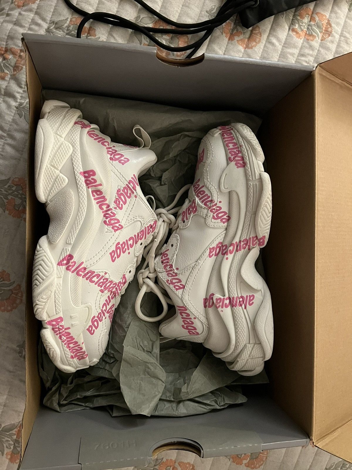 Balenciaga Balenciaga Triple S Large Print All Over in Pink Size US 5 / IT 35 - 1 Thumbnail
