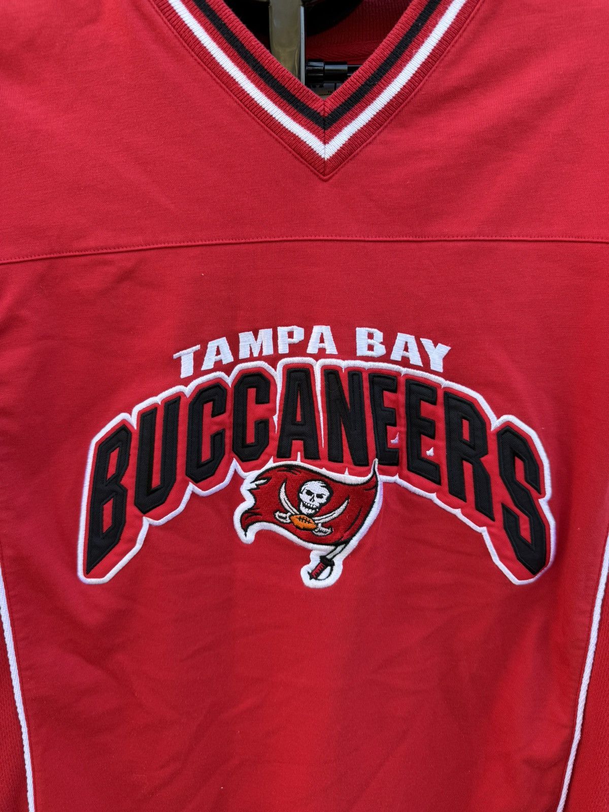 Lee VTG Tampa Bay Buccaneers NFL Lee Sport Large V Neck Shirt Size US L / EU 52-54 / 3 - 2 Thumbnail