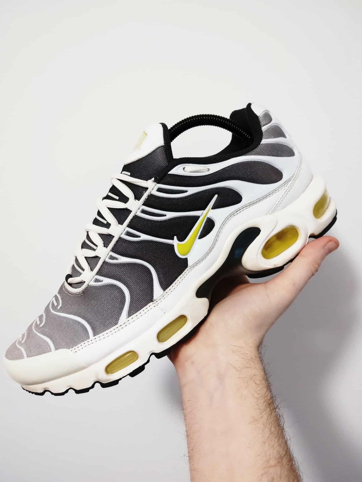 Nike 💛 YELLOW FADES US9.5 💛 Size US 9.5 / EU 42-43 - 6 Thumbnail