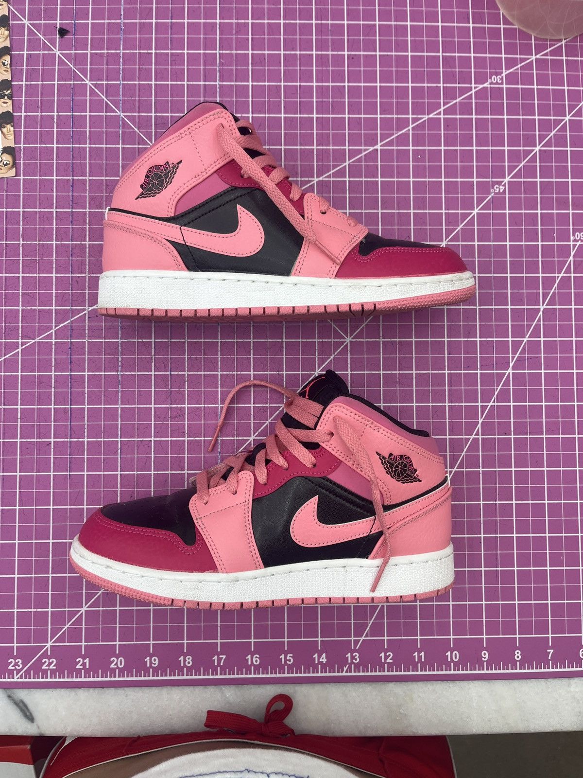 Jordan Brand Air Jordan 1 Mid size 6 Y Youth Pinksicle Pink Black Size US 6 / IT 36 - 1 Thumbnail