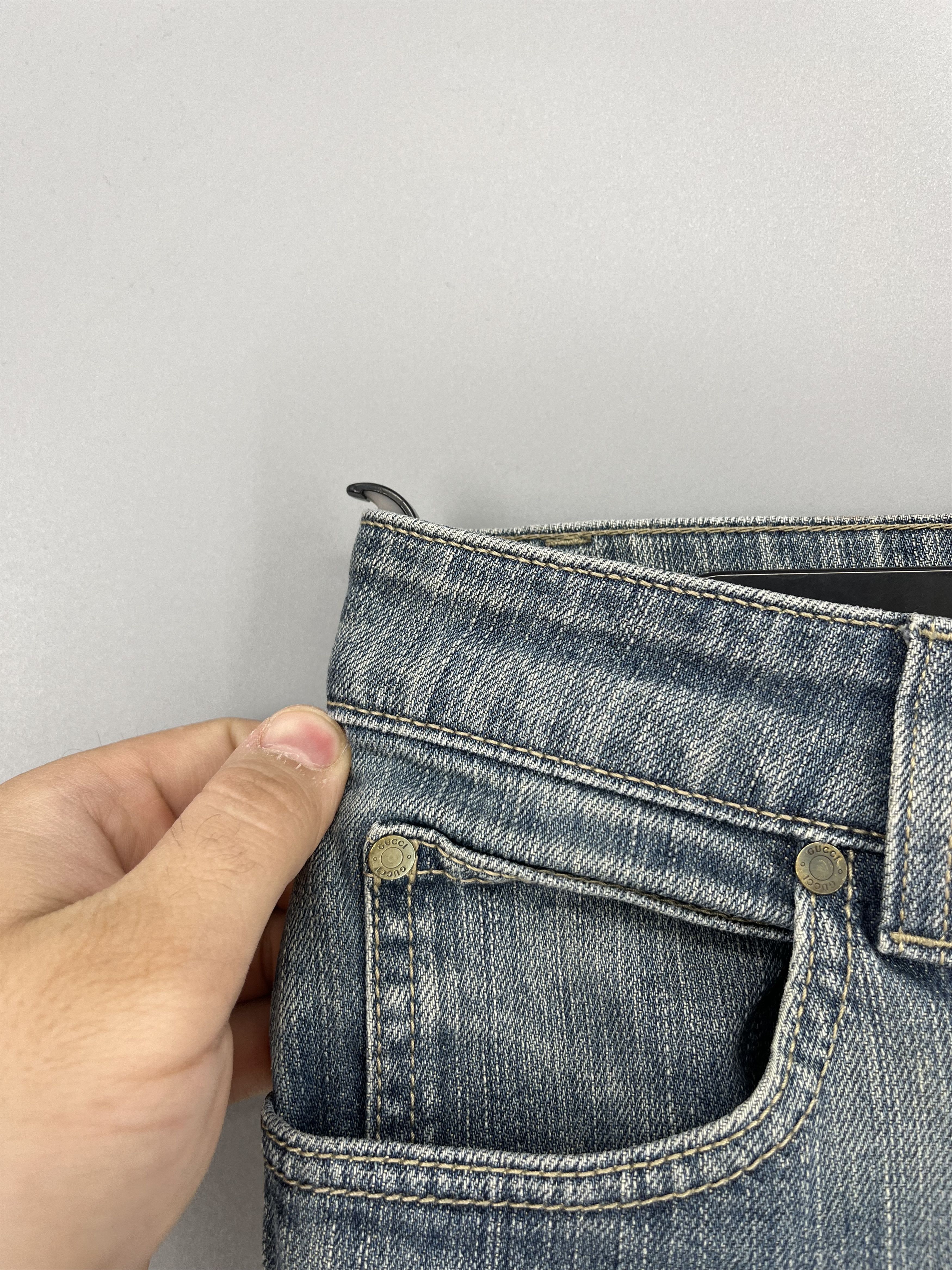 Gucci Gucci Vintage Light Wash Flared Jeans with Web Logo Patch Size 26" / US 2 / IT 38 - 12 Thumbnail