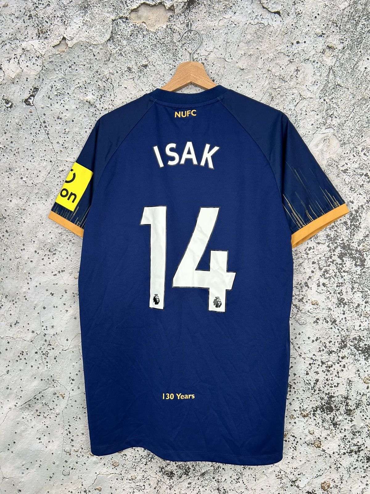 Castore Newcastle United Isak Soccer Jersey Castore Football Rare Size US L / EU 52-54 / 3 - 1 Thumbnail