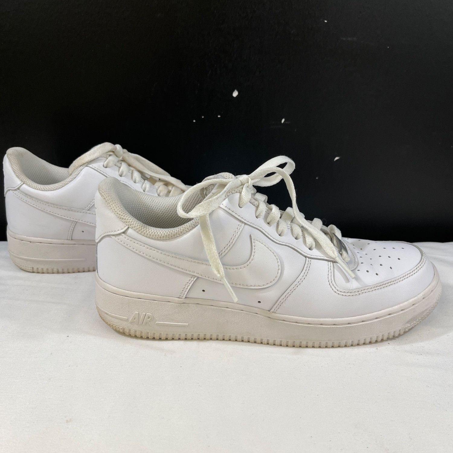 Nike Nike Air Force 1 Mens White Low Top Sneakers Size 9 SKU 6557 Size US 9 / EU 42 - 1 Thumbnail