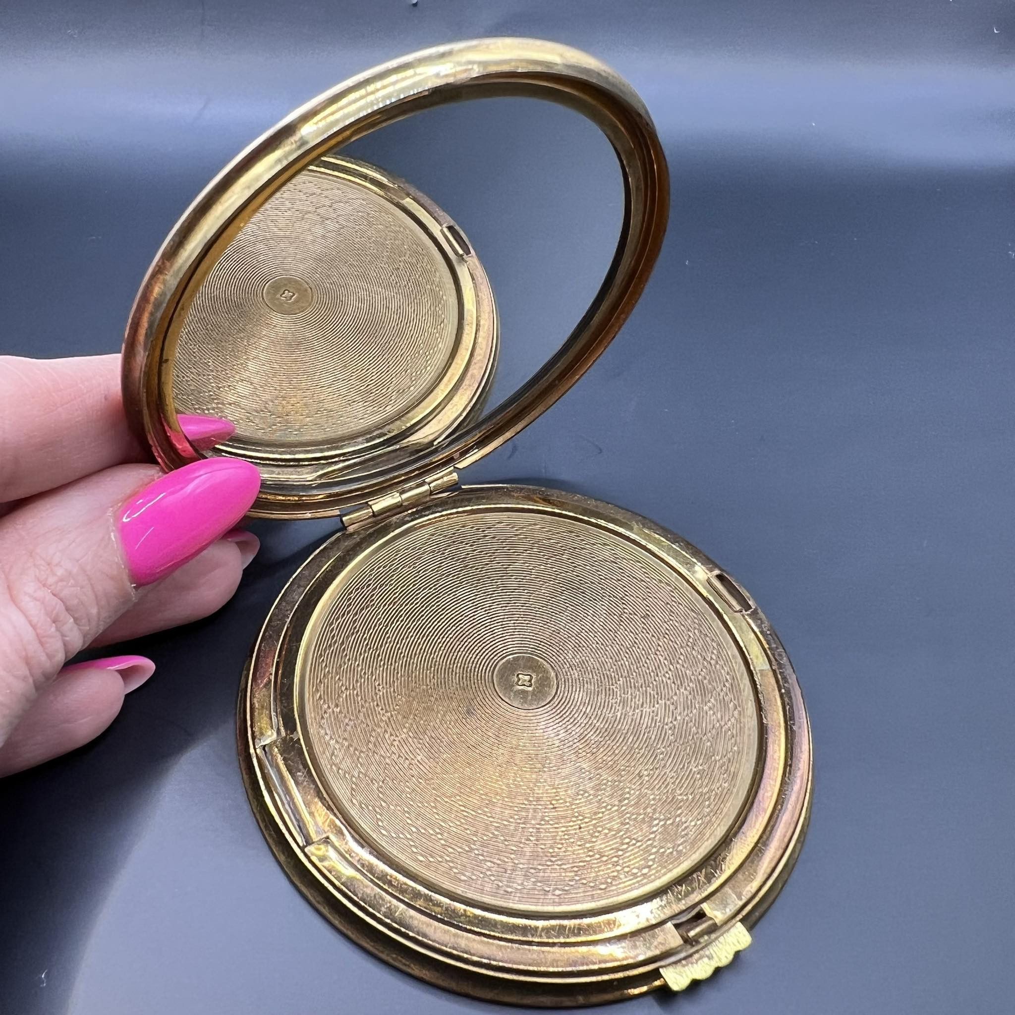 Vintage Vintage Soviet Vanity Face Puff Powder Box Compact Case Size ONE SIZE - 8 Thumbnail
