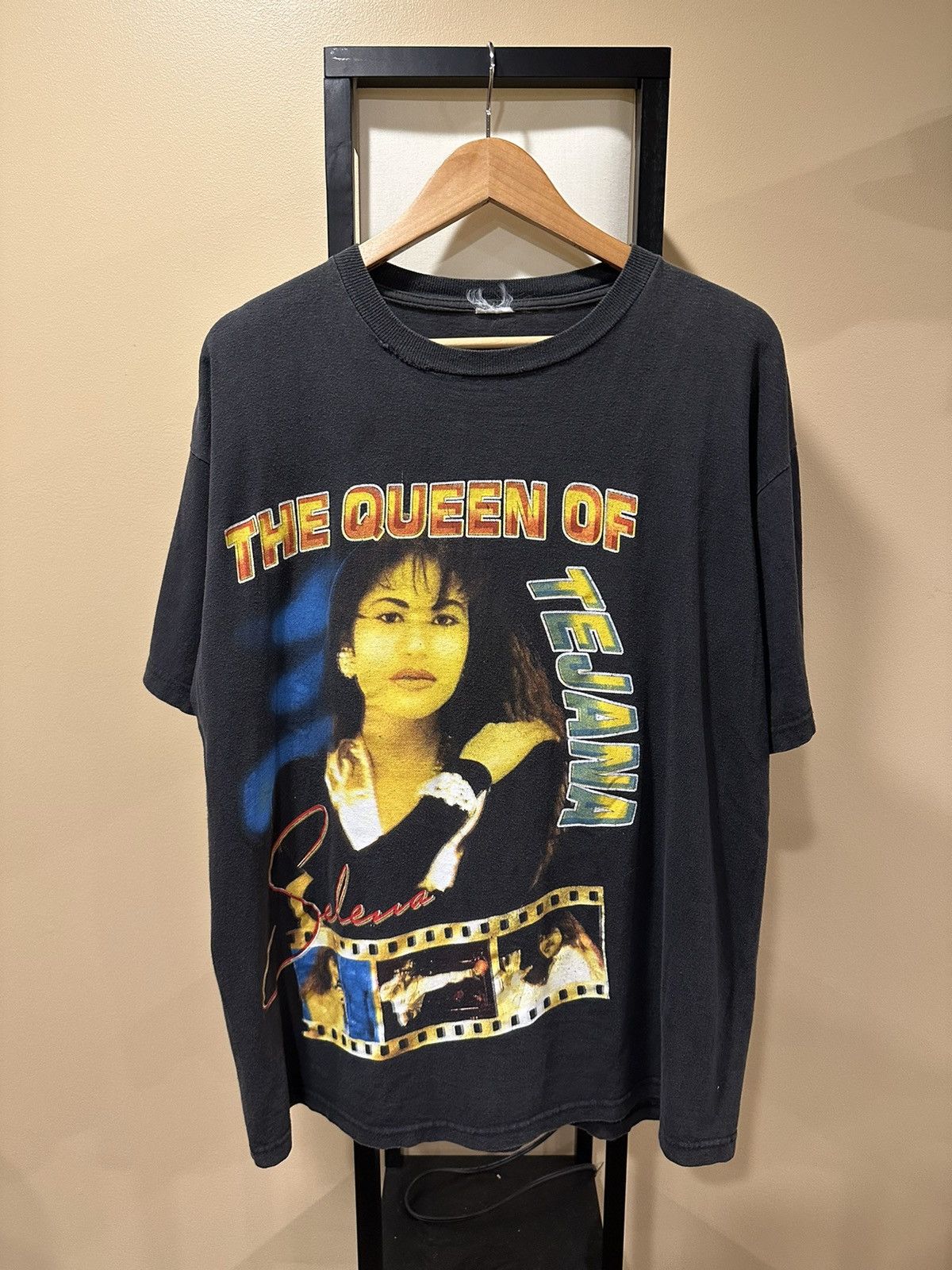 Band Tees Vintage 90s Selena The Queen of Tejana Rap T-Shirt Size US XL / EU 56 / 4 - 1 Thumbnail