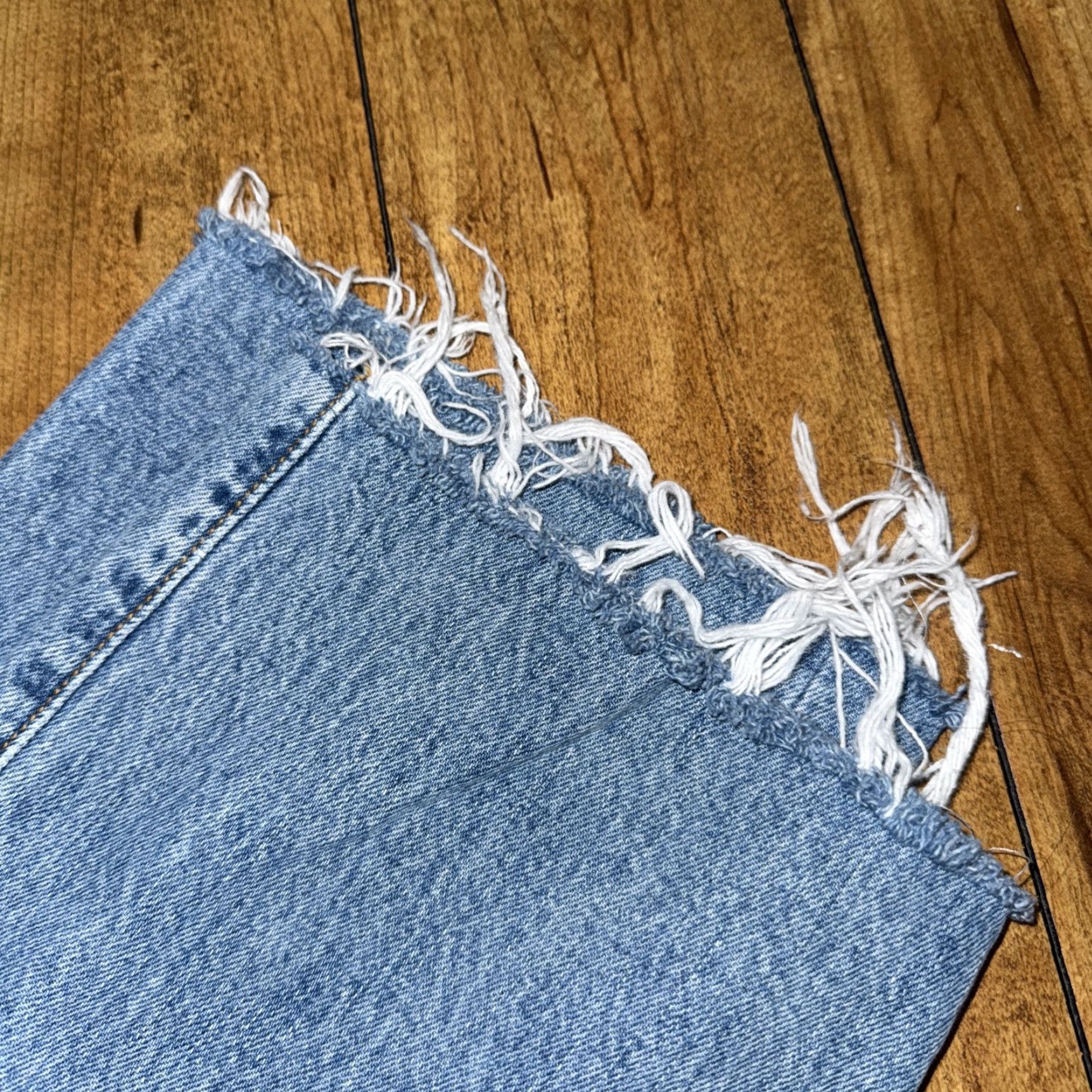 Levi's VINTAGE Levi's 501 Jeans Light Washed Blue 90s 32x26 Regular Men Straight Denim Size US 32 / EU 48 - 2 Thumbnail