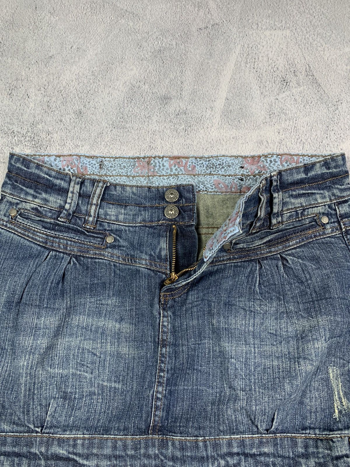 Japanese Brand × Vintage Vintage Y2K denim mini skirt streetwear style size 32 Size 32" / US 10 / IT 46 - 5 Thumbnail