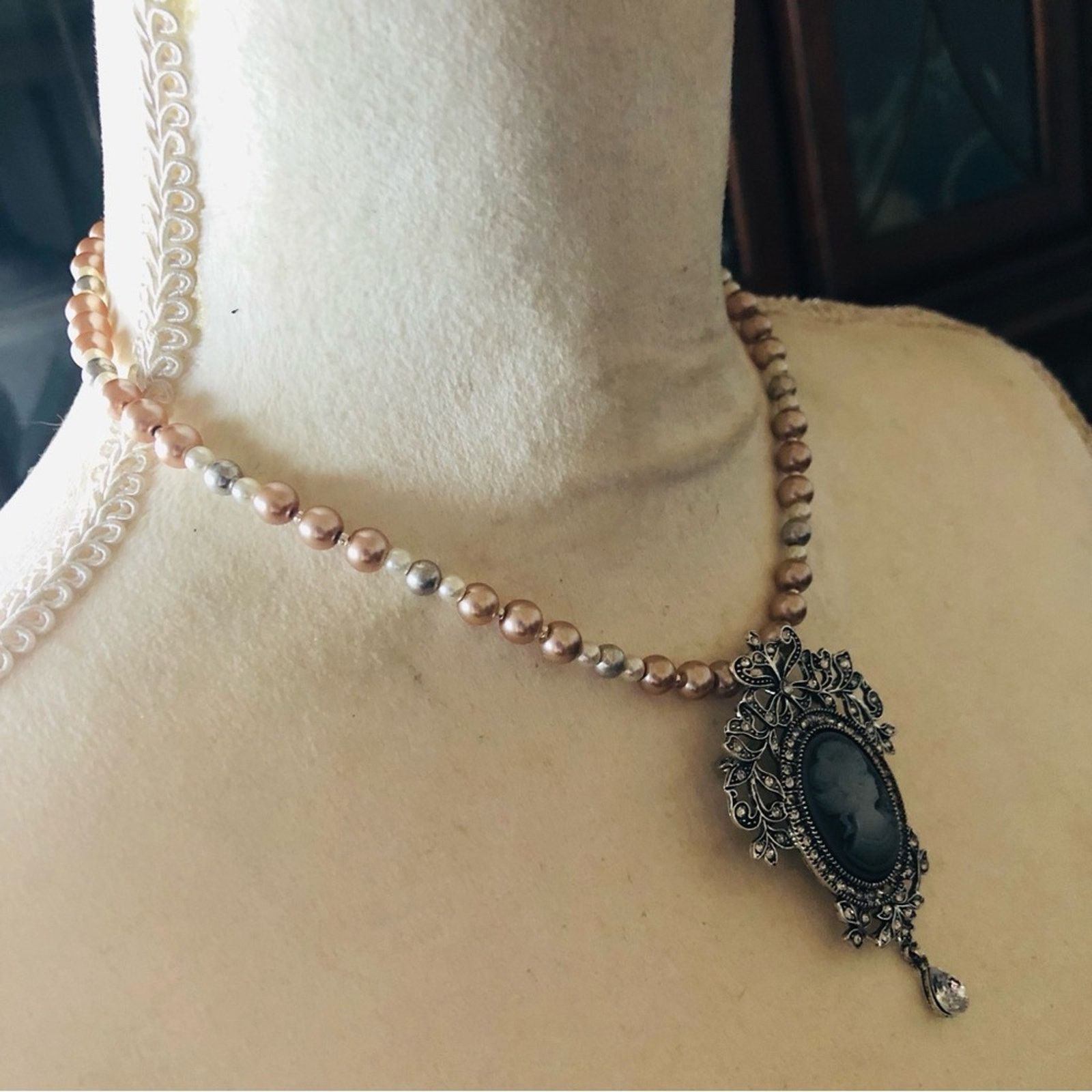 Handmade Handcrafted repurpose Victorian lady cameo Pearl necklace Size ONE SIZE - 3 Thumbnail