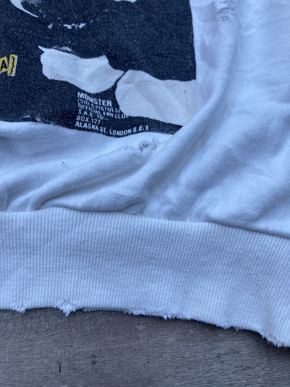 Band Tees Vintage Bootleg Sex Pistols Distressed Crewneck Sweatshirt Size US L / EU 52-54 / 3 - 13 Thumbnail