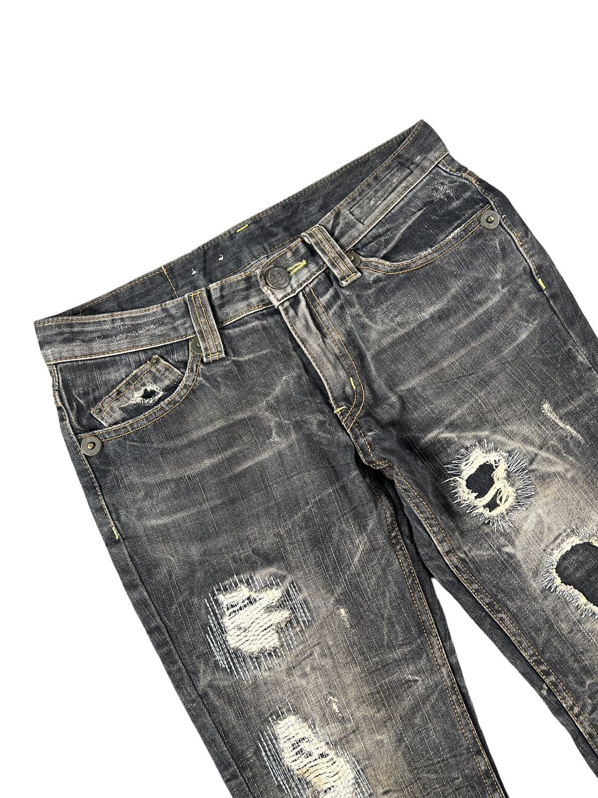 Japanese Brand On Board 🇯🇵 Distressed Flare Denim Size US 31 - 5 Thumbnail