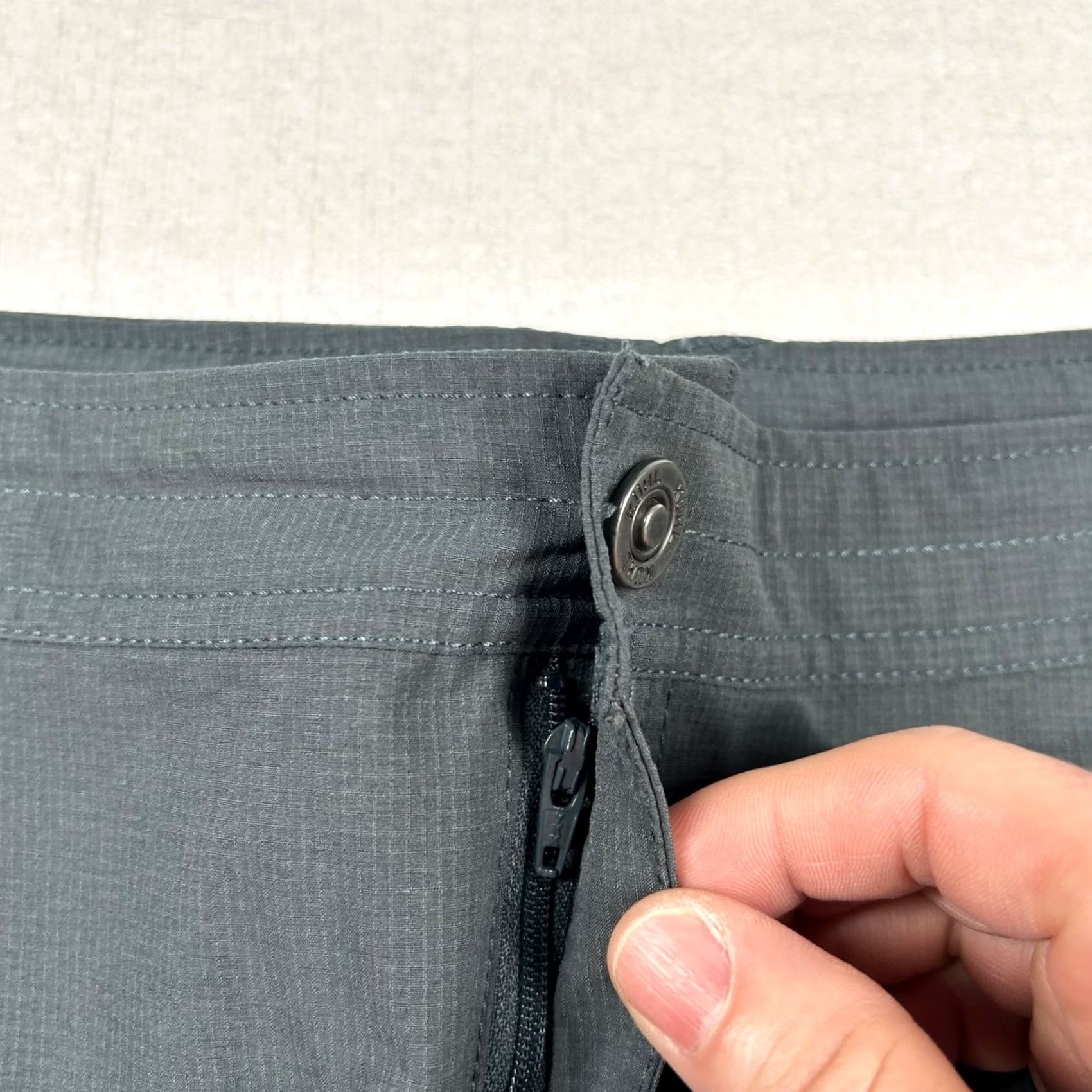 Vintage Kuhl Pants Womens 22w Skinny Cargo Hiking Outdoor Performance Gray Ripstop Flat Front Microfiber Pockets Quick Dry Nature Snap Zip Mens Size 40" / US 18 - 3 Thumbnail