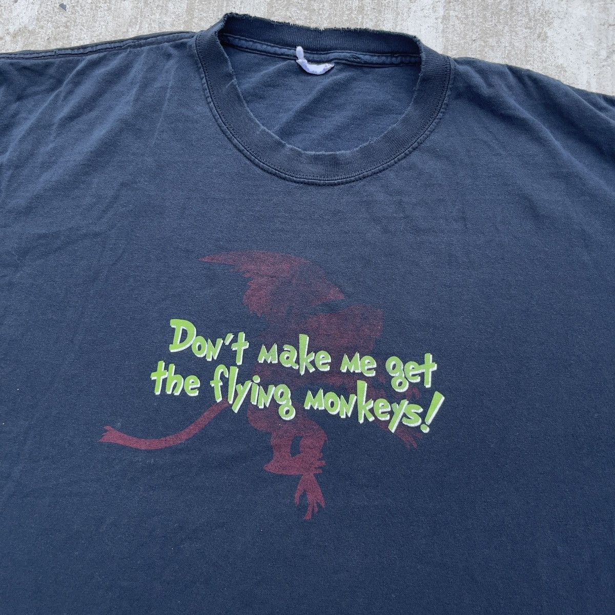 Vintage Vtg Thrashed DONT MAKE ME CALL THE FLYING MONKEYS Shirt Size US XXL / EU 58 / 5 - 2 Thumbnail