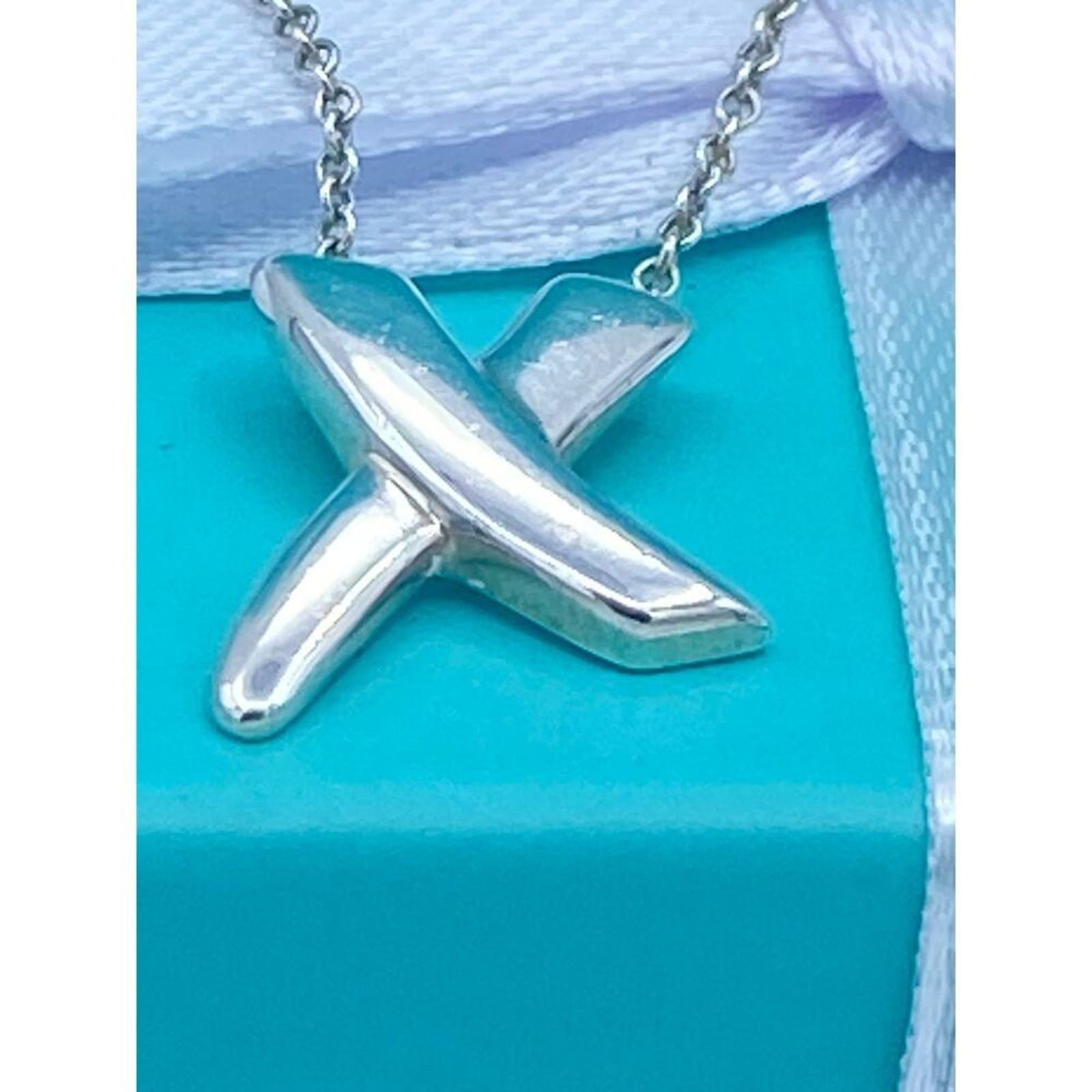 Tiffany & Co. Tiffany & Co Paloma Picasso Kiss Pendant Necklace Size ONE SIZE - 3 Thumbnail