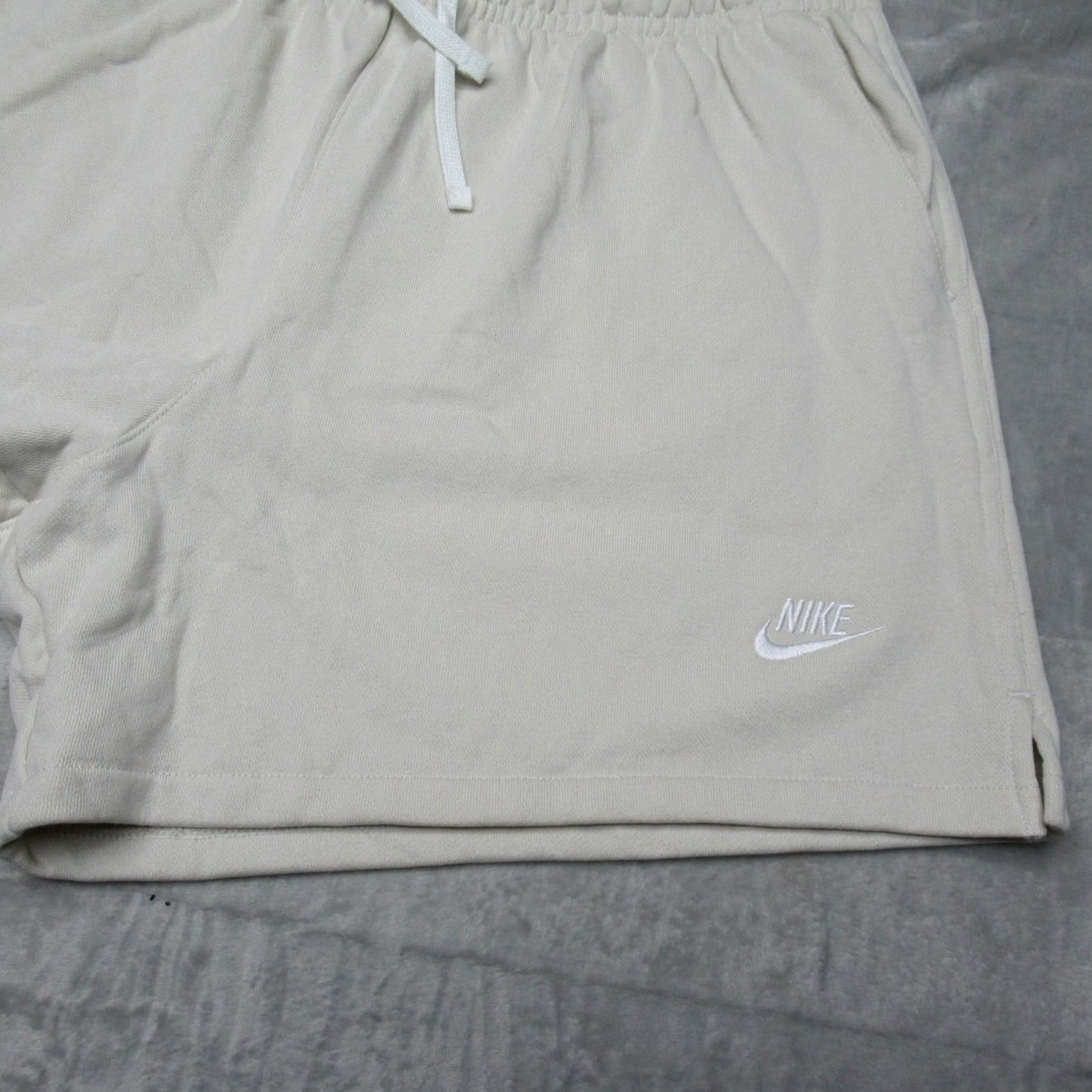 Nike Nike Shorts Mens 2XL Cream Drawstring Pockets Fleece Active Casual NEW Size US 39 - 6 Thumbnail