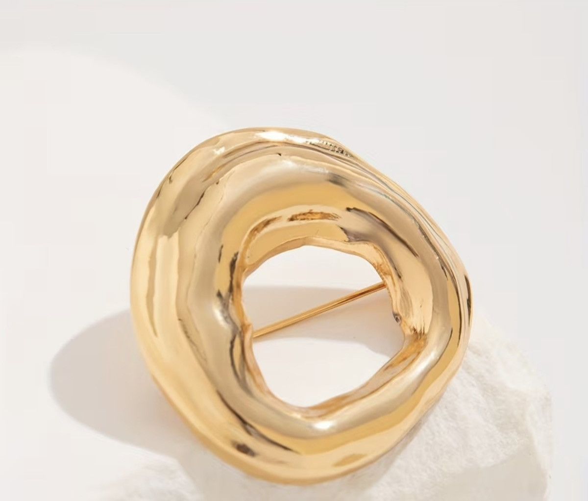 Other Two Gold round brooch lapel pin Size ONE SIZE - 4 Thumbnail