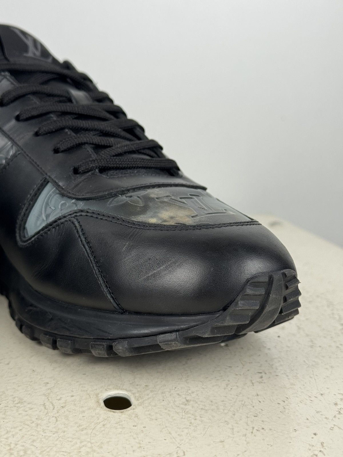 Louis Vuitton Louis Vuitton sneakers in excellent condition, sizes 9-10 Size US 10 / EU 43 - 9 Thumbnail