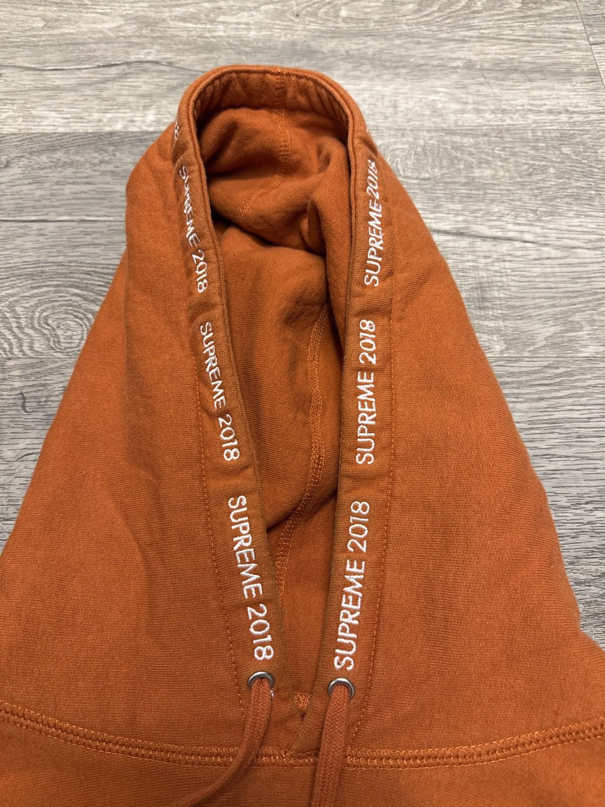 Supreme Supreme 2018 embroidered hood orange Size US M / EU 48-50 / 2 - 2 Thumbnail