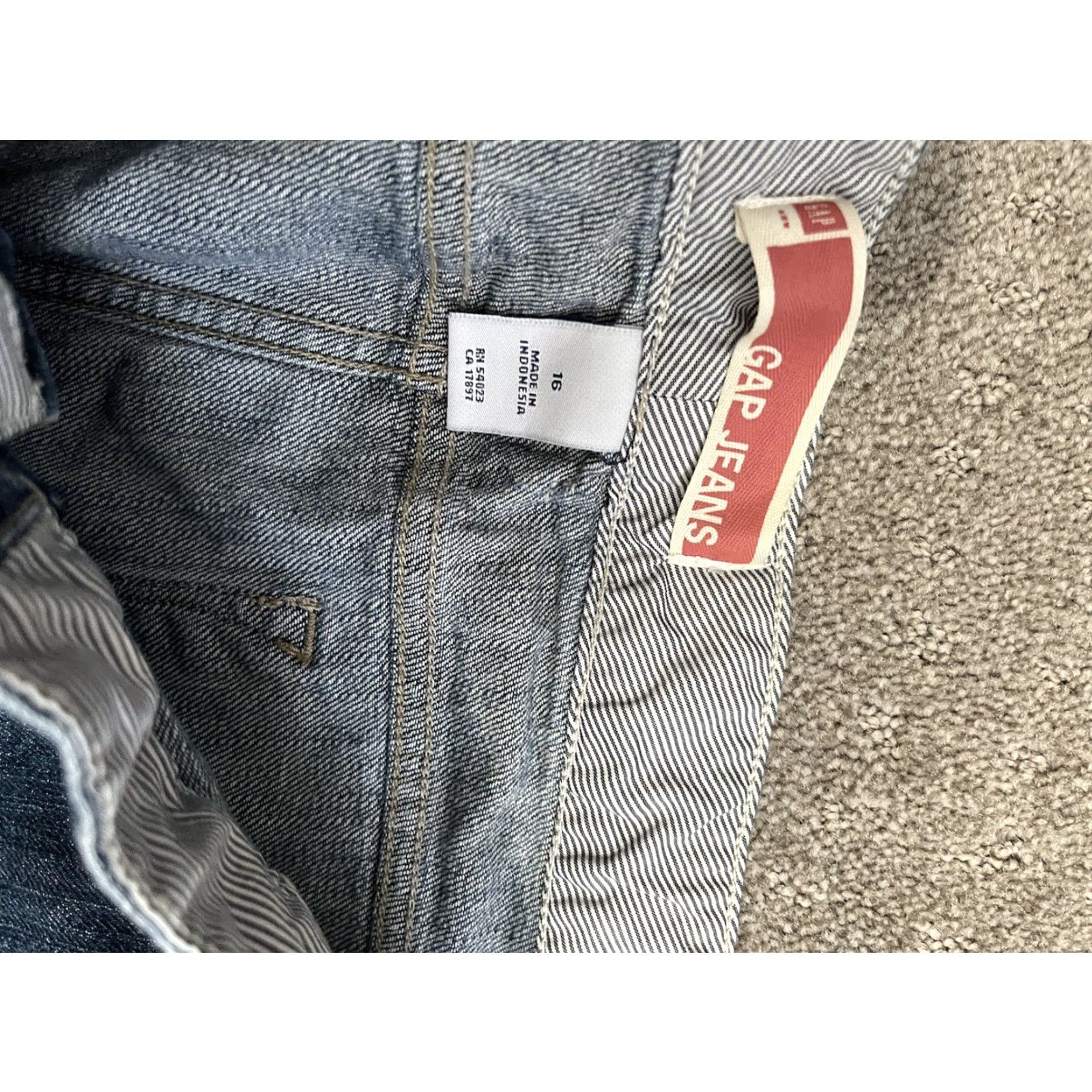 Gap VINTAGE Gap Jeans Capri Womens 16 Blue Denim Spandex 99% Cotton Zipper Low Rise Size 38" / US 16 / IT 52 - 5 Thumbnail