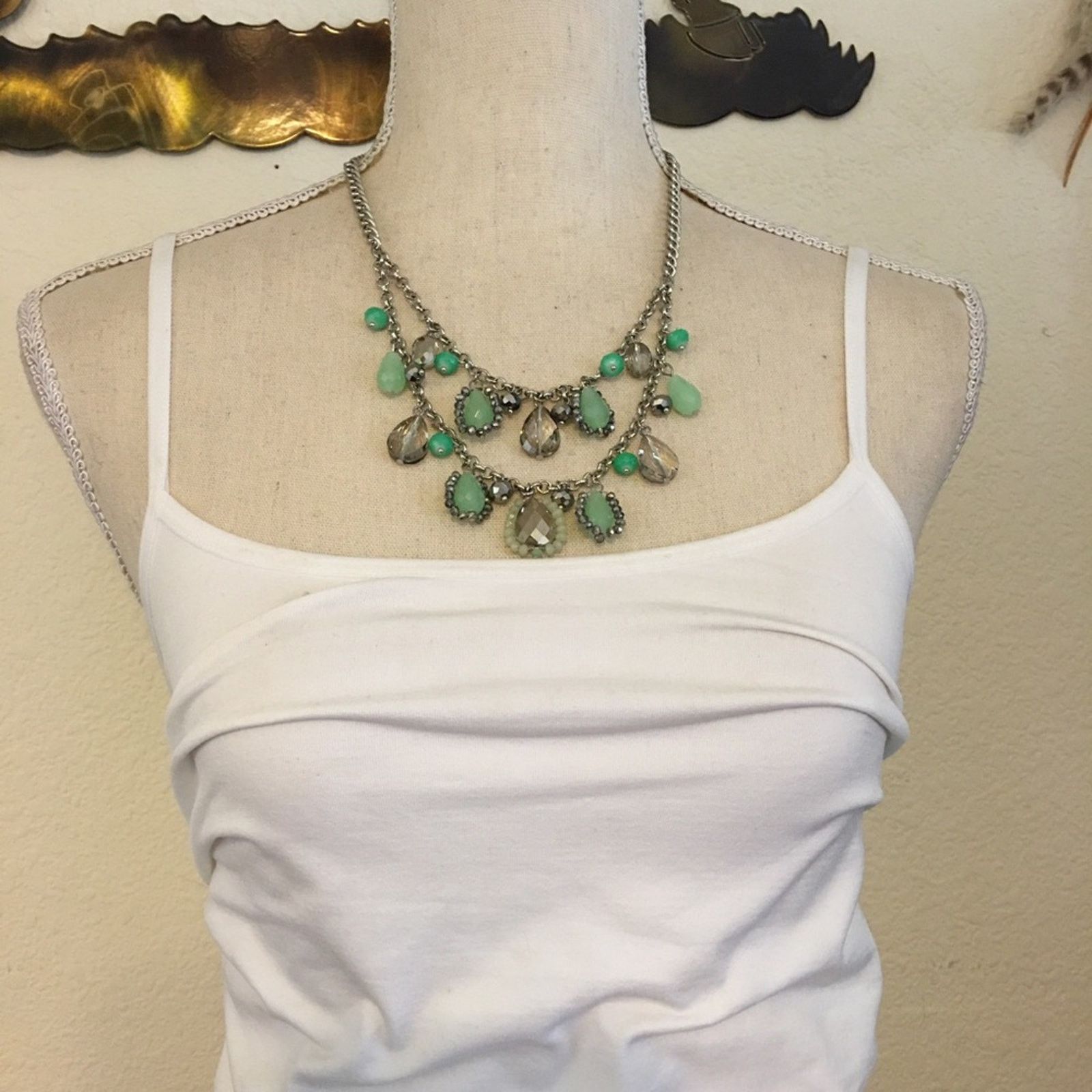 Vera Wang Vera Wang green sparkle chandelier style necklace Size ONE SIZE - 3 Thumbnail