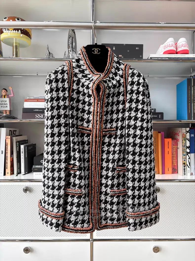 Chanel Chanel 17 Ground Control Centre Series Black and White Bir Size XS / US 0-2 / IT 36-38 - 1 Thumbnail