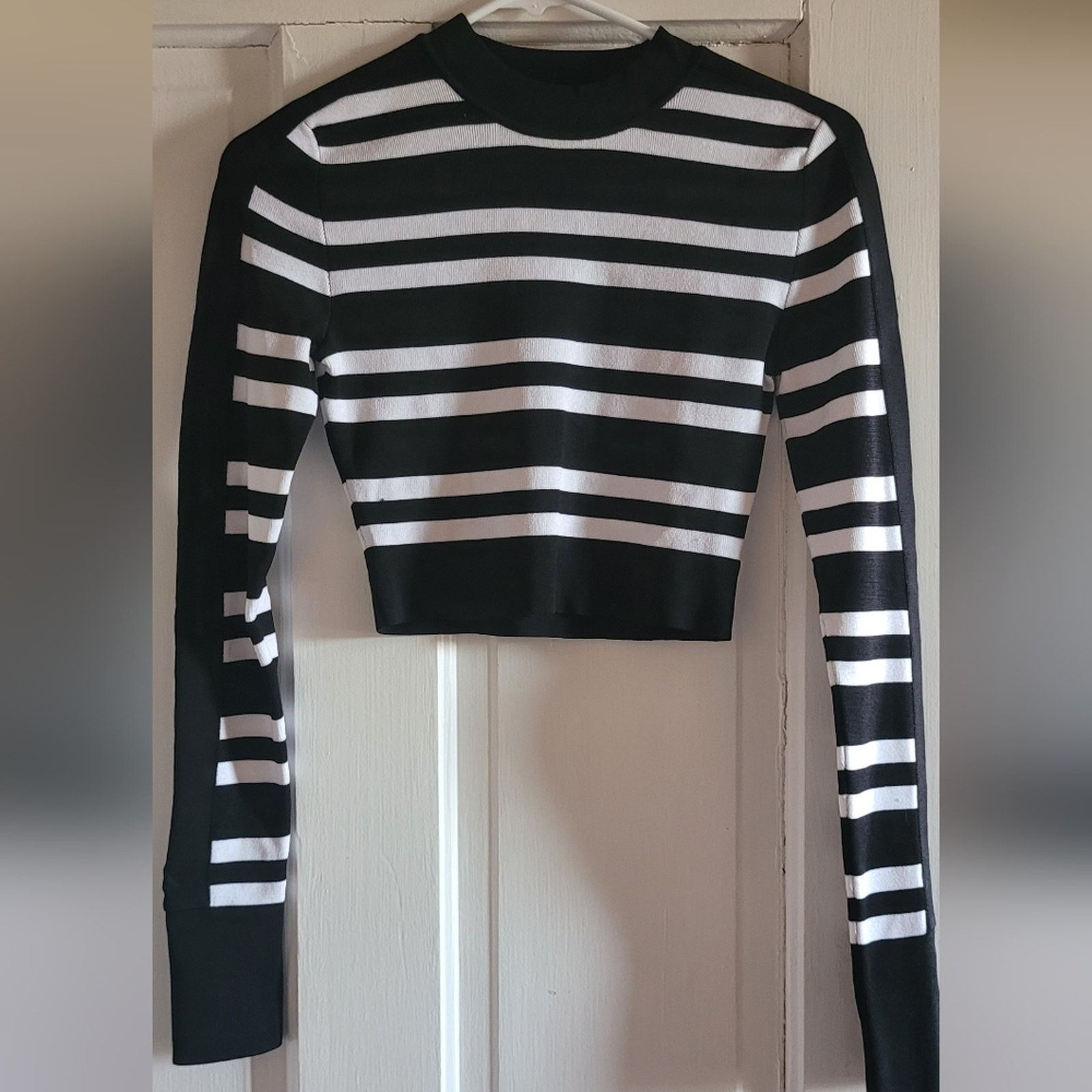 Bebe Women's Bebe fitted striped crop top, size small Size S / US 4 / IT 40 - 1 Thumbnail