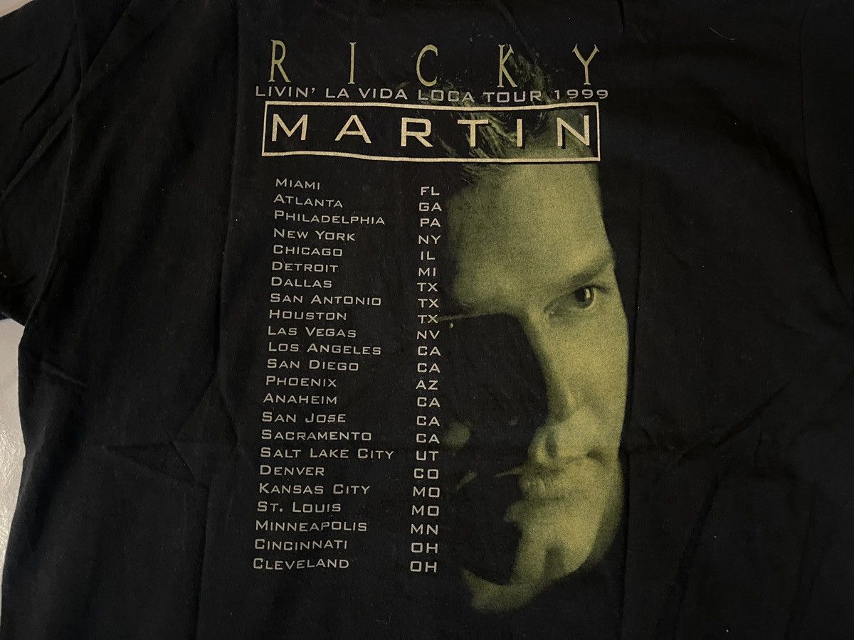 Vintage Vintage Ricky Martin Livin La Vida Loca Concert Tour T-Shirt Size US L / EU 52-54 / 3 - 8 Thumbnail