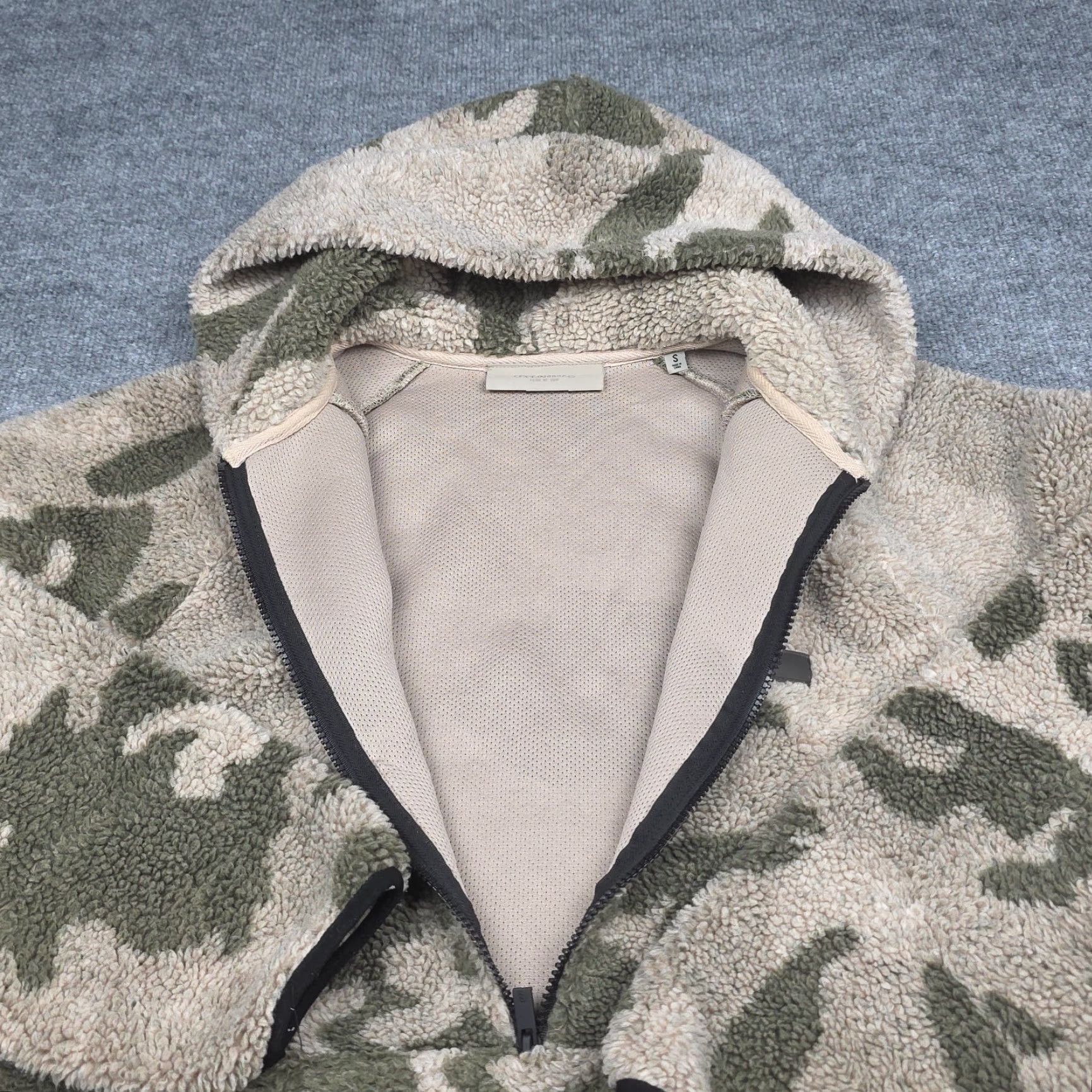 Fear of God Fear of God Essentials Polar Fleece Jacket Small Camouflage Lined Hooded Zip Mens Colorful Regular Fit Winter Fall Size US S / EU 44-46 / 1 - 4 Thumbnail