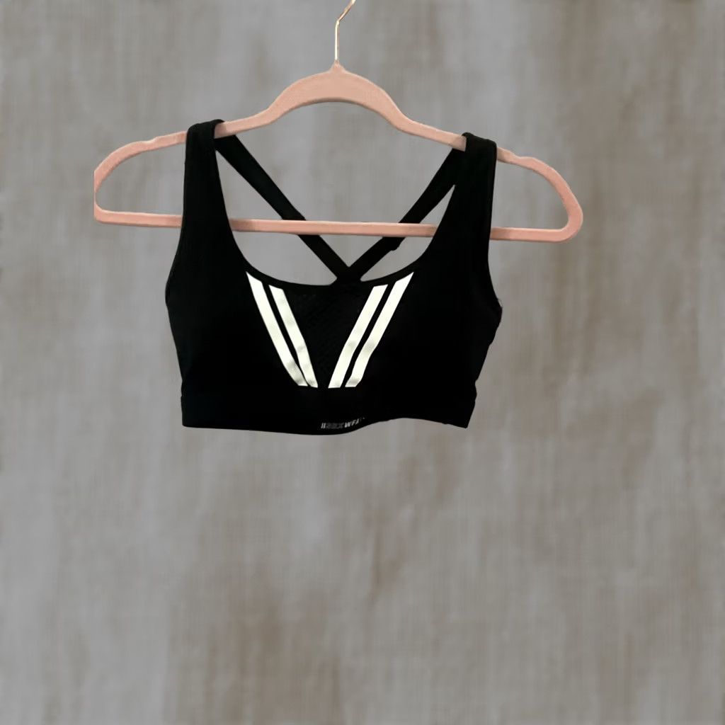Vintage WHITE FOX SPORTS BRA Shirt Womens Small Black Wireless Crossback Pullover Activewear Size ONE SIZE - 1 Thumbnail