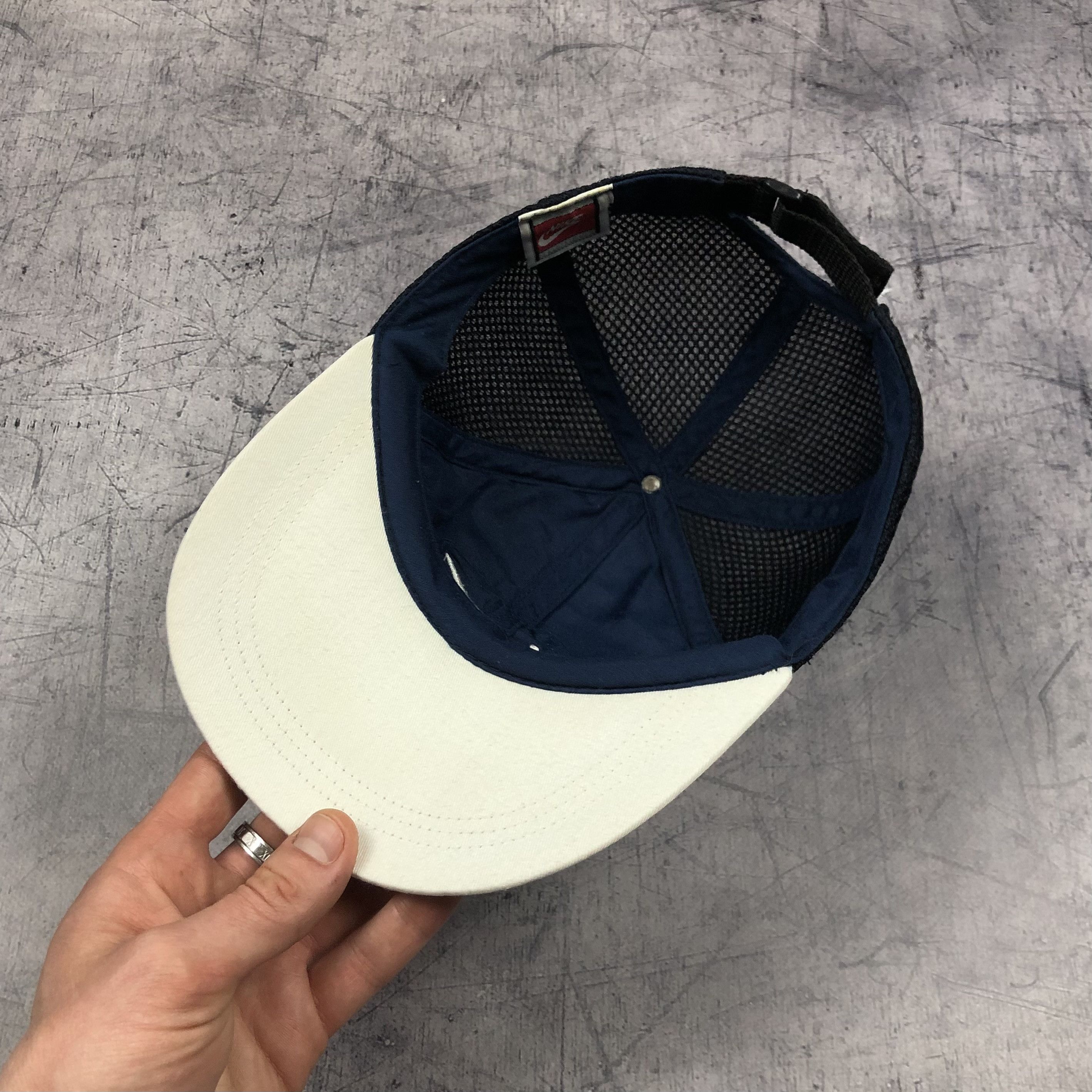 Nike 90s Vintage Nike Swoosh Mesh Cap Size ONE SIZE - 6 Thumbnail