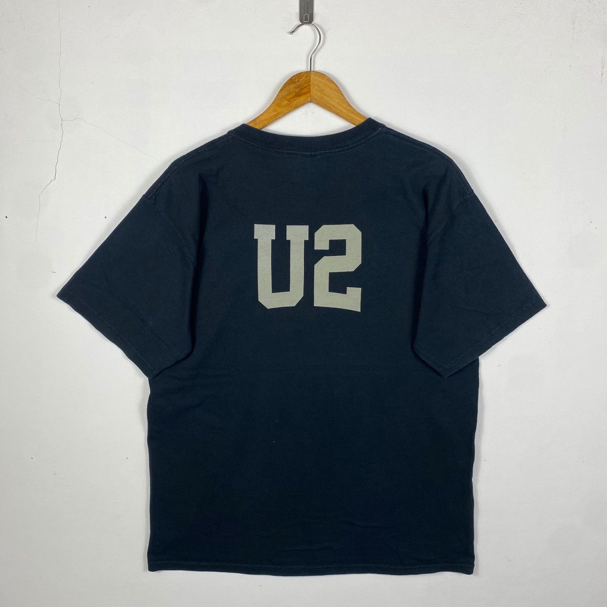 Band Tees Vintage 00s U2 Band Vertigo Tour Faded Tee Shirt Large Size Size US L / EU 52-54 / 3 - 4 Thumbnail