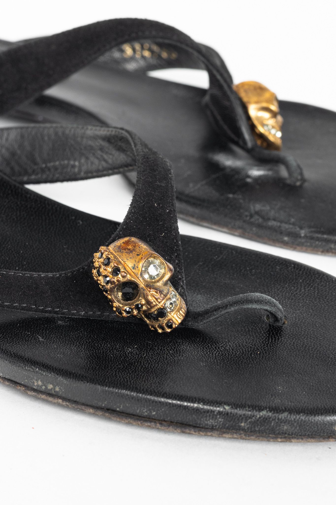 Alexander McQueen Alexander McQueen Black Suede Skull-Strap Thong Sandals Size US 8.5 / IT 38.5 - 7 Thumbnail