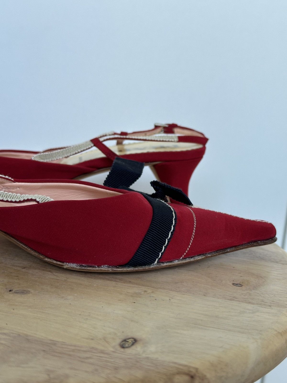 Prada Tytuł Prada Red Satin Slingback Kitten Heels With Navy Bow Size US 7.5 / IT 37.5 - 11 Thumbnail