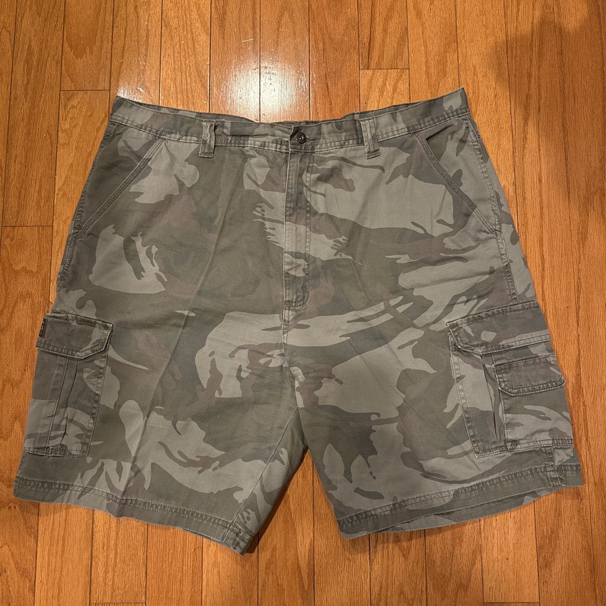 Wrangler Vintage 90s Wrangler Originals Baggy Camo Cargo Shorts Size US 42 / EU 58 - 1 Thumbnail