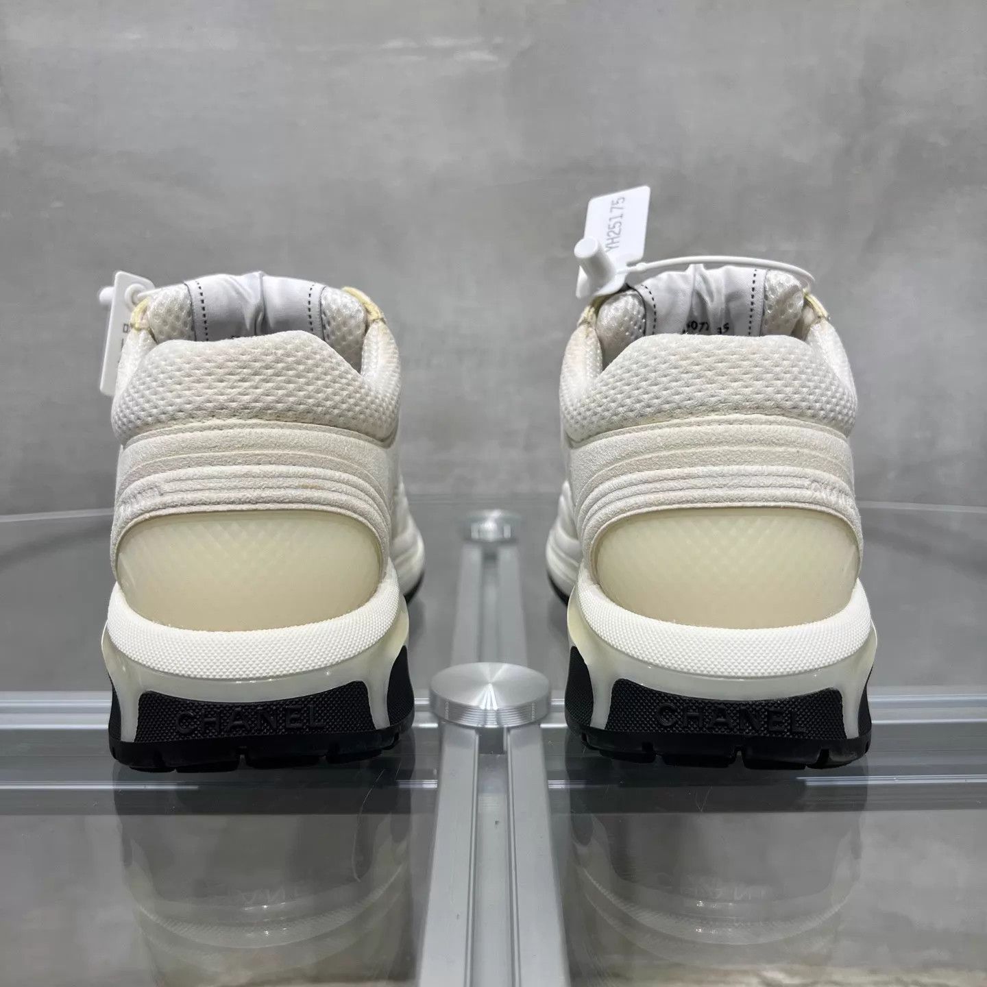 Chanel Chanel 24S White CC Sneaker 35 YH25175 Size US 4.5 / IT 34.5 - 6 Thumbnail