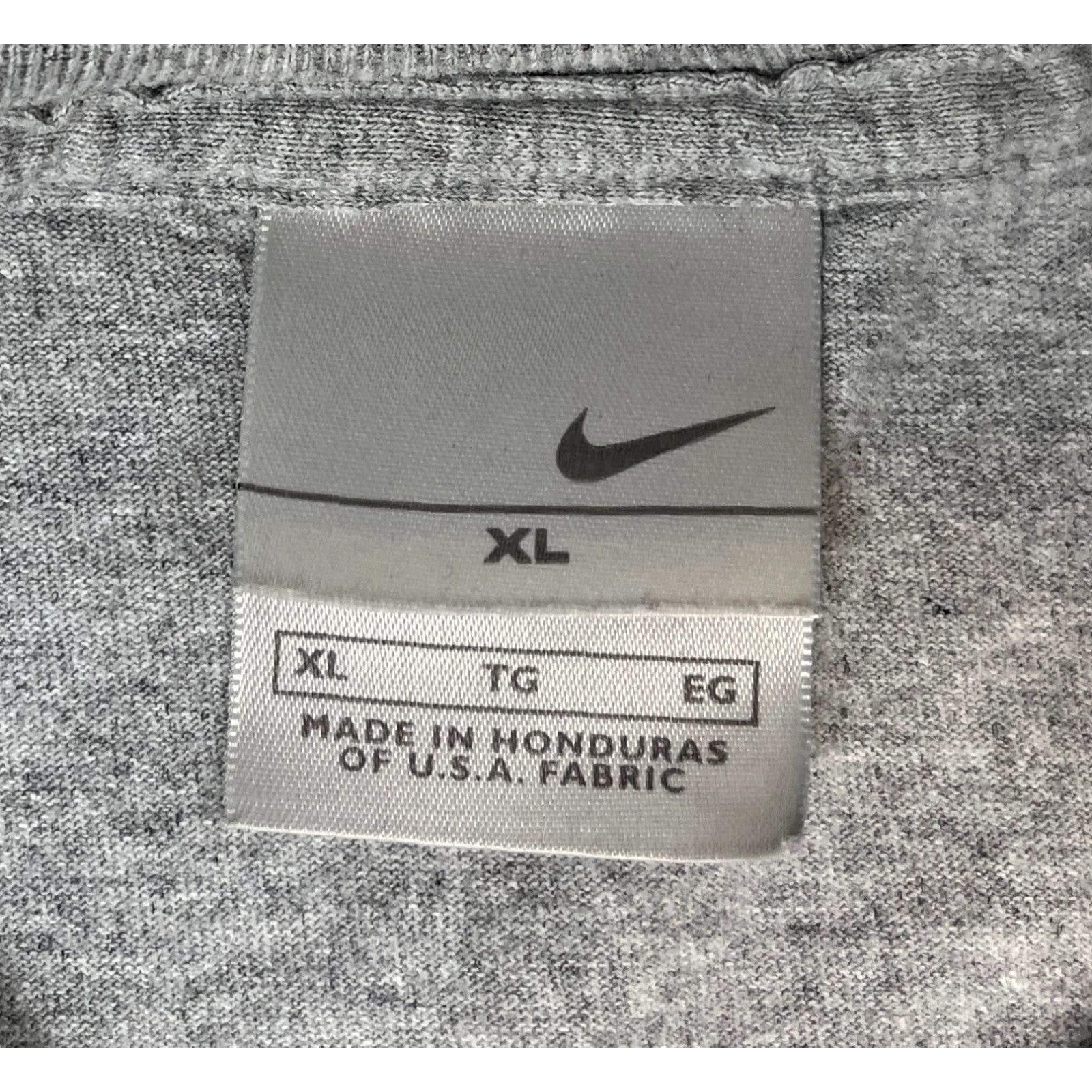 Nike Nike Chicago T-Shirt Mens Vintage XL Silv er Tag Heather Gray Cotton Blend Short Sleeve Crew Neck 2000s Slogan: Chicago Size US XL / EU 56 / 4 - 4 Thumbnail