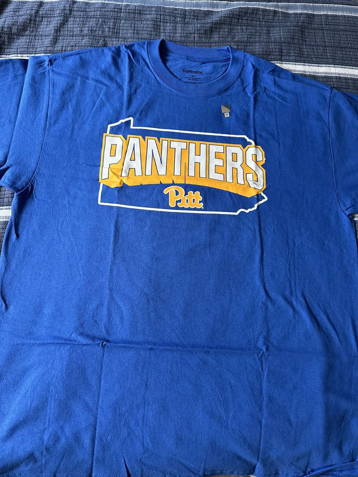 Russell Athletic University of Pittsburg (Pitt) Tee Size US XL / EU 56 / 4 - 1 Thumbnail