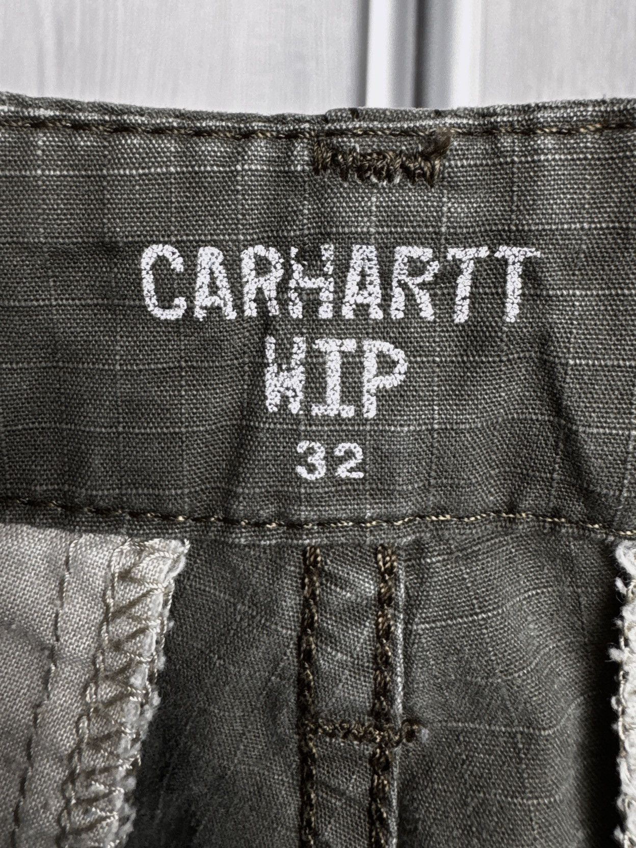 Carhartt Wip Carhartt WIP faded distressed khaki green cargo shorts Size US 32 / EU 48 - 10 Thumbnail