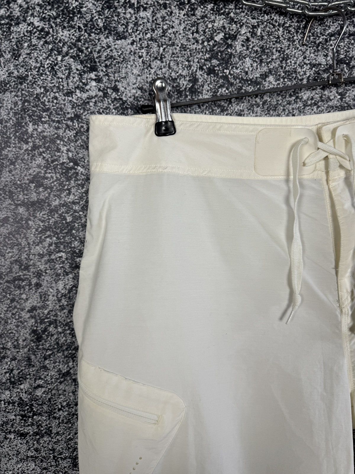 Nike Men’s Vintage Nike Cream Shorts With Map Logo Print Size 36 Size US 36 / EU 52 - 3 Thumbnail