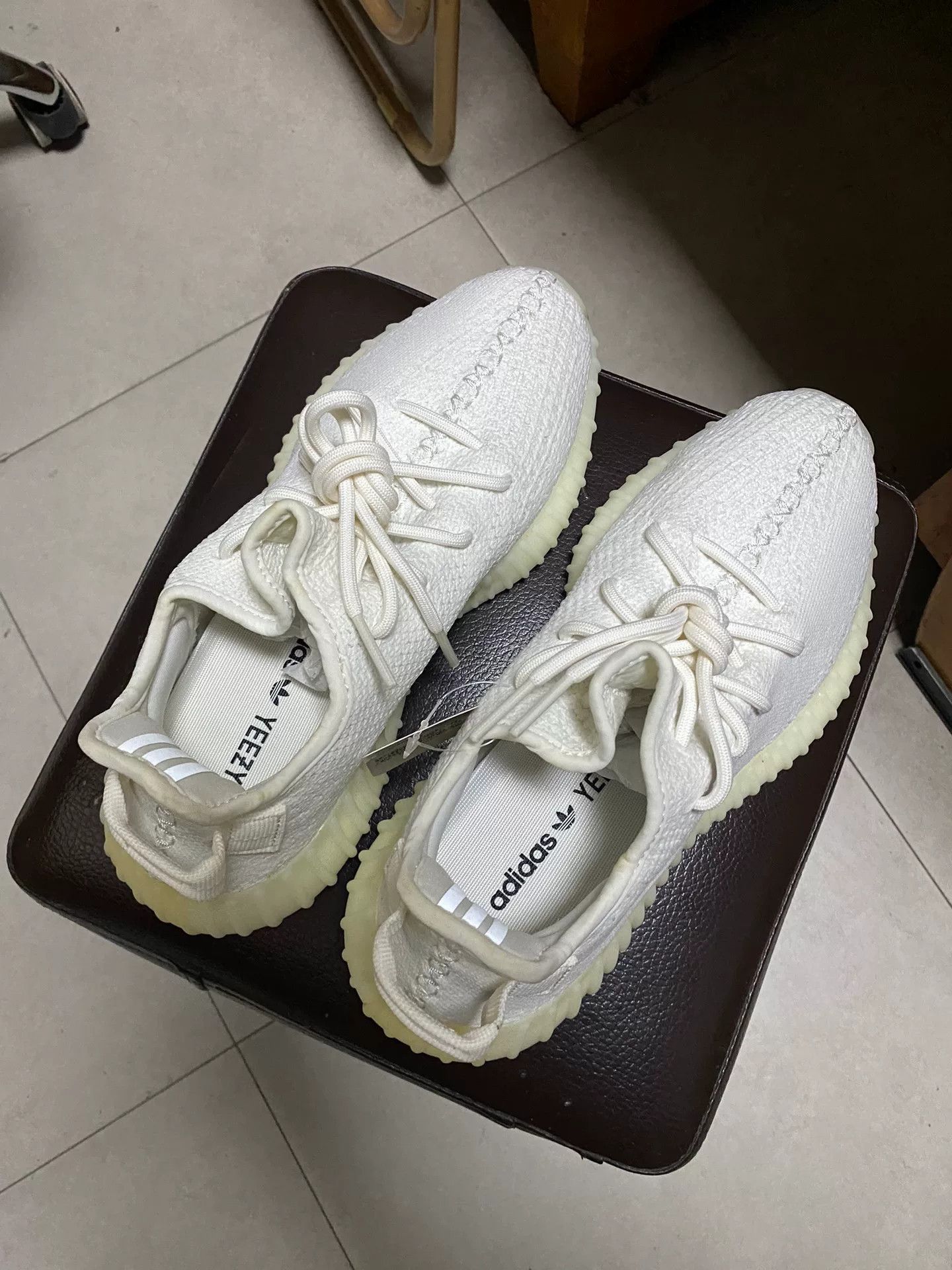 Adidas Adidas YEEZY350 White Lowtop Sneakers 40 Men Size US 7.5 / EU 40-41 - 1 Thumbnail