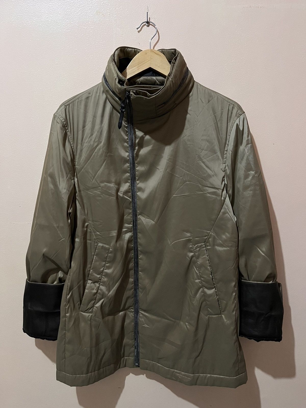 Louis Vuitton Louis Vuitton - Assymetrical Zipper - Technical Jacket Size US M / EU 48-50 / 2 - 7 Thumbnail