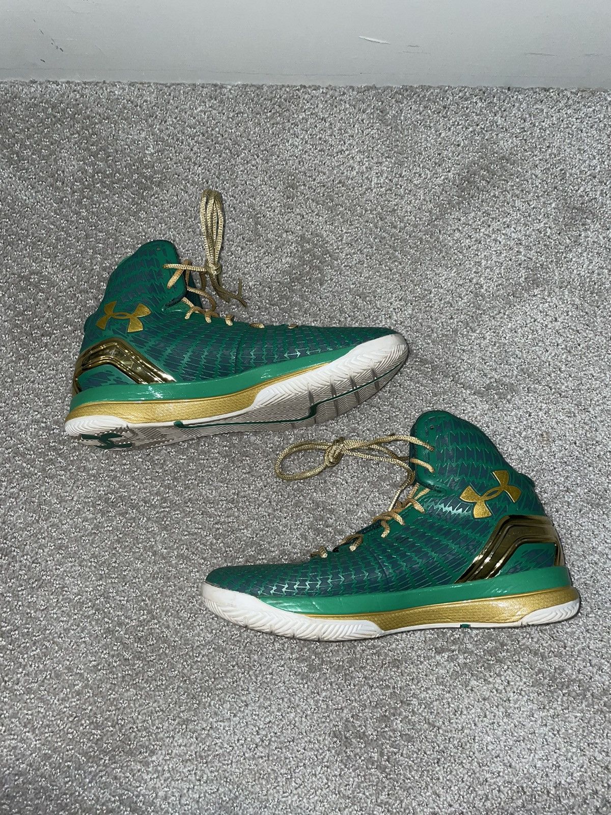 image of Under Armour Clutchfit Drive Notre Dame Pe Shoes in Green, Men's (Size 10)