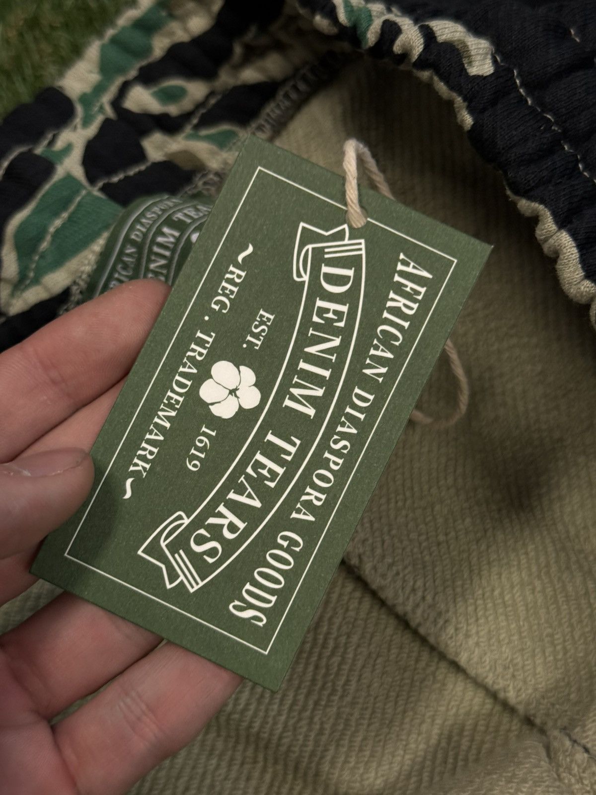 DENIM TEARS Denim Tears Cotton Wreath Sweatpants Camo Size Medium (NEW) Size US 31 - 8 Thumbnail