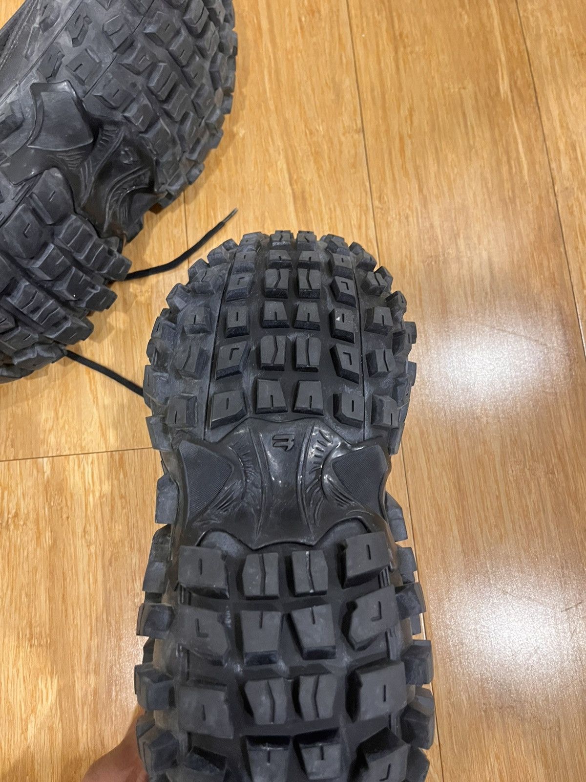 Balenciaga Bouncer sneaker Size US 12 / EU 45 - 11 Thumbnail