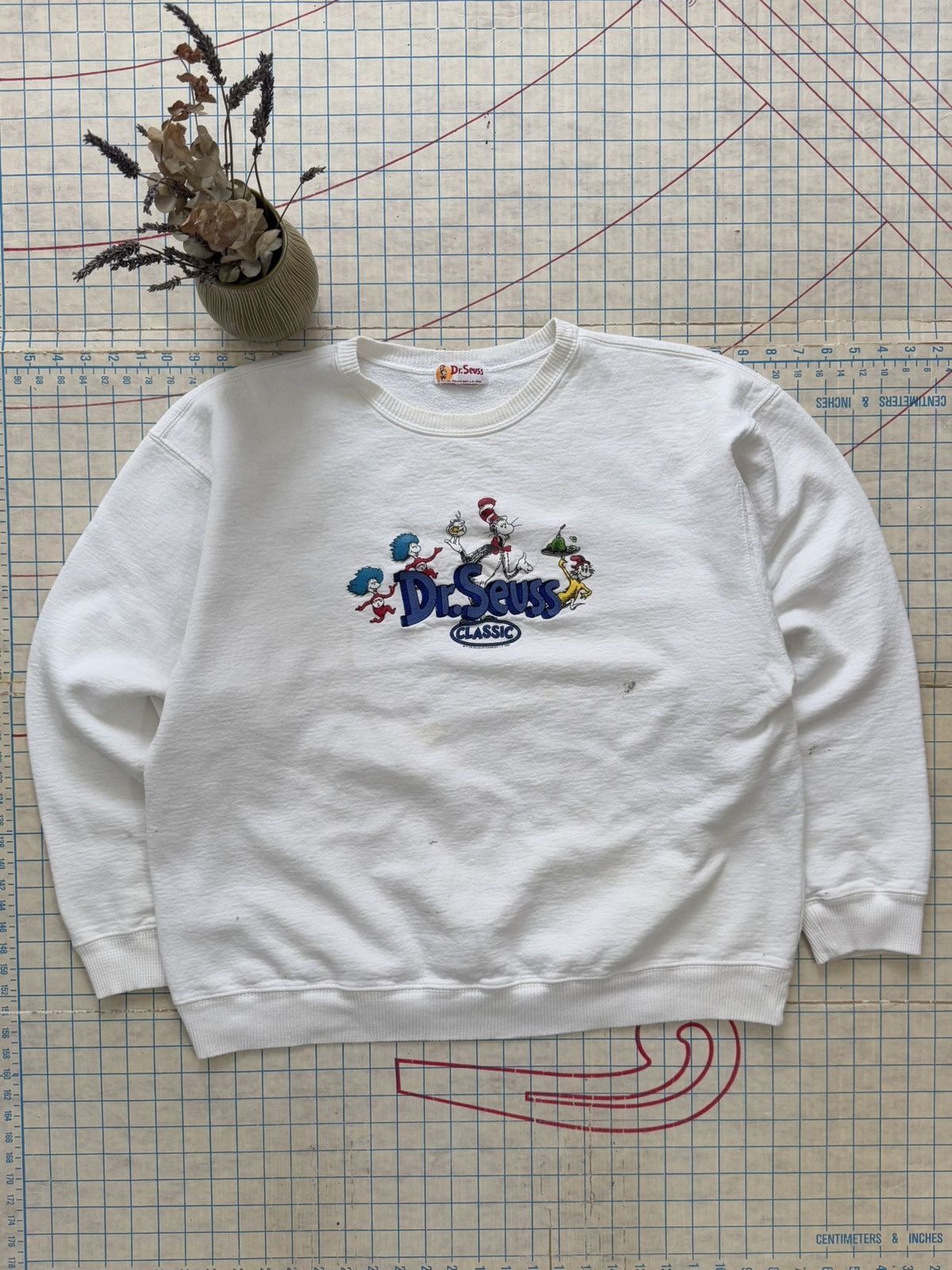 Other × Vintage Vintage 90’s Dr Seuss Crewneck Sweater White Used Fits XL Size US XL / EU 56 / 4 - 1 Thumbnail