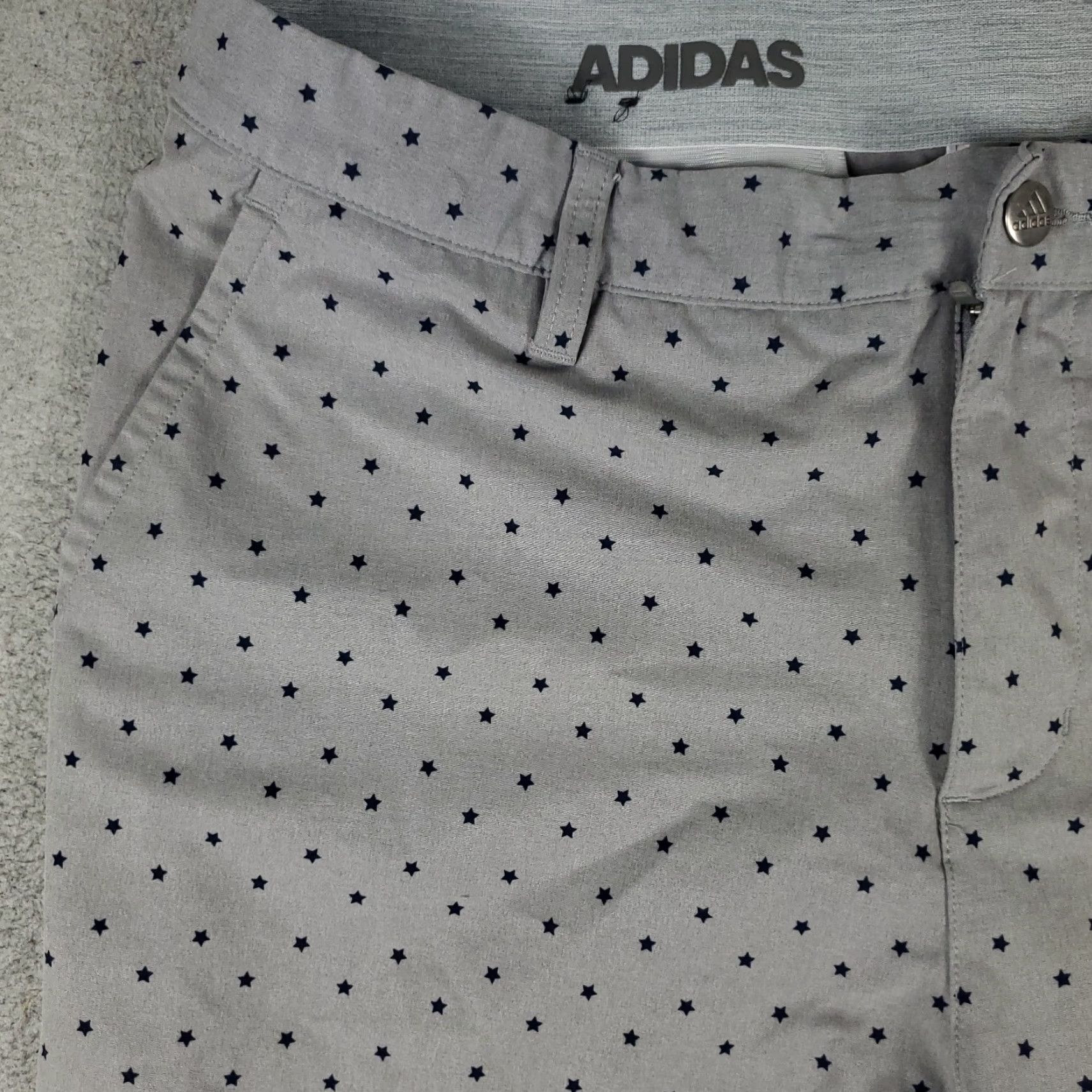 Adidas Adidas Shorts Mens 34 Gray Star Print Golf Casual Flat Front Chino Size US 34 / EU 50 - 2 Thumbnail