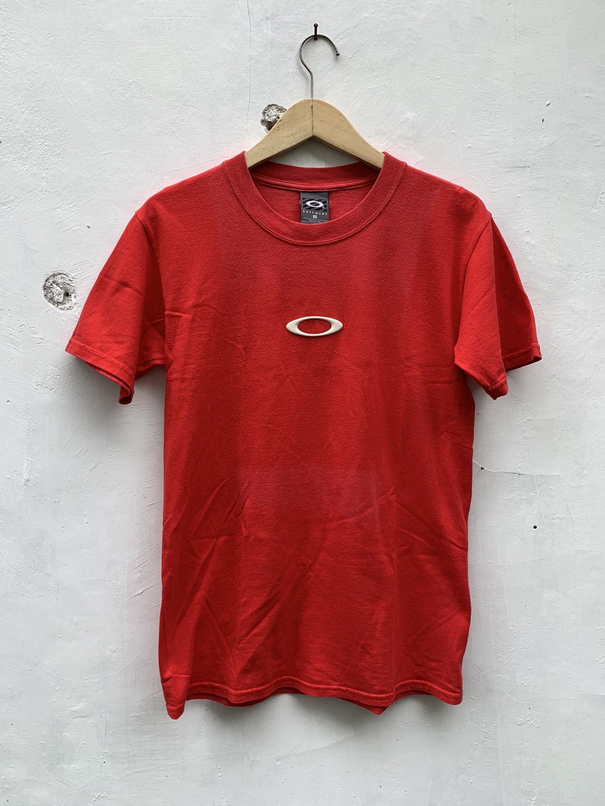 Oakley Vintage oakley software embossed t shirt Size US S / EU 44-46 / 1 - 1 Thumbnail